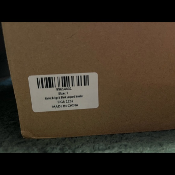 Womens leopard sneakers size 7 - Picture 2 of 4